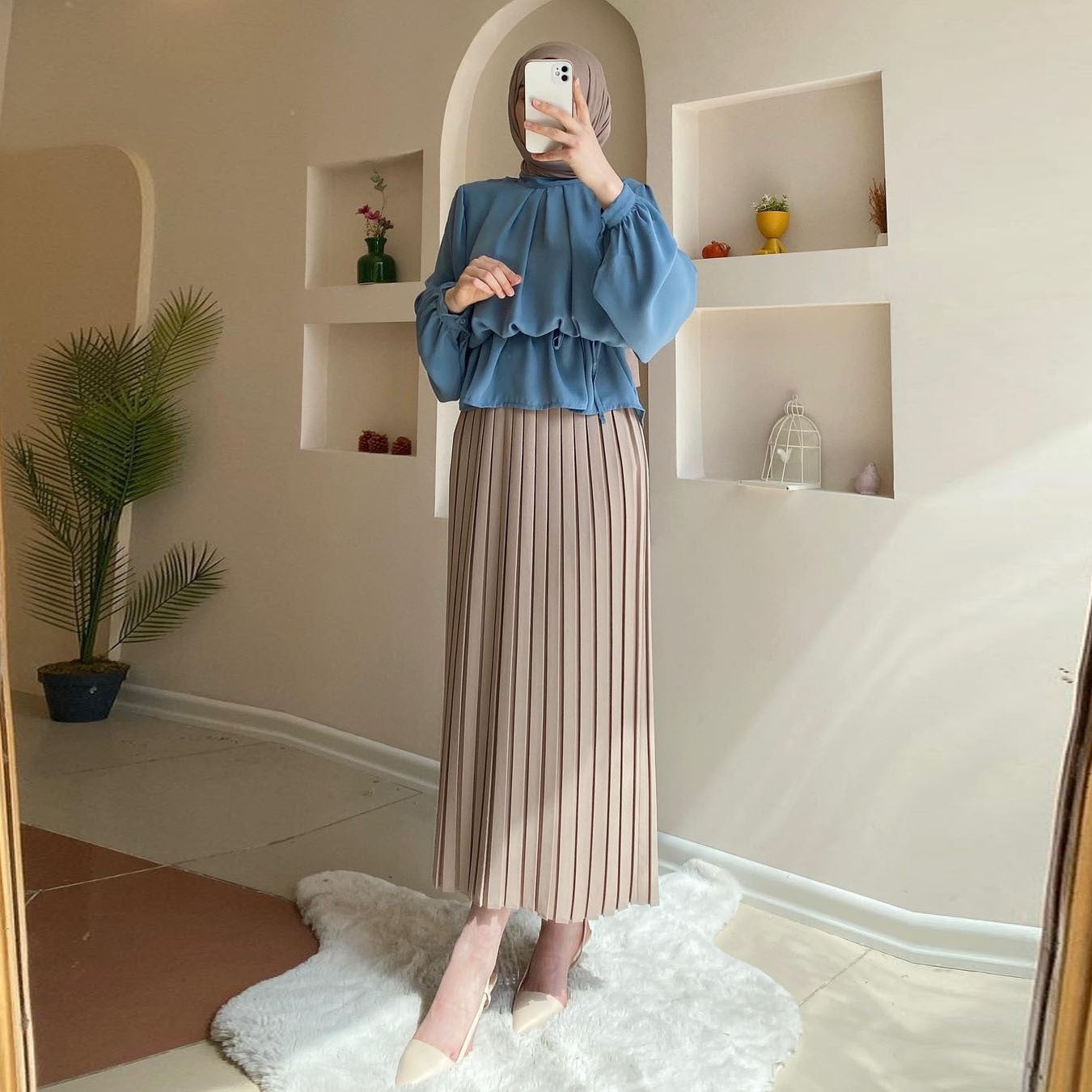 Pleated Skirt Suit with Puff Sleeves | طقم تنورة بليسيه أنيق بأكمام منفوخة