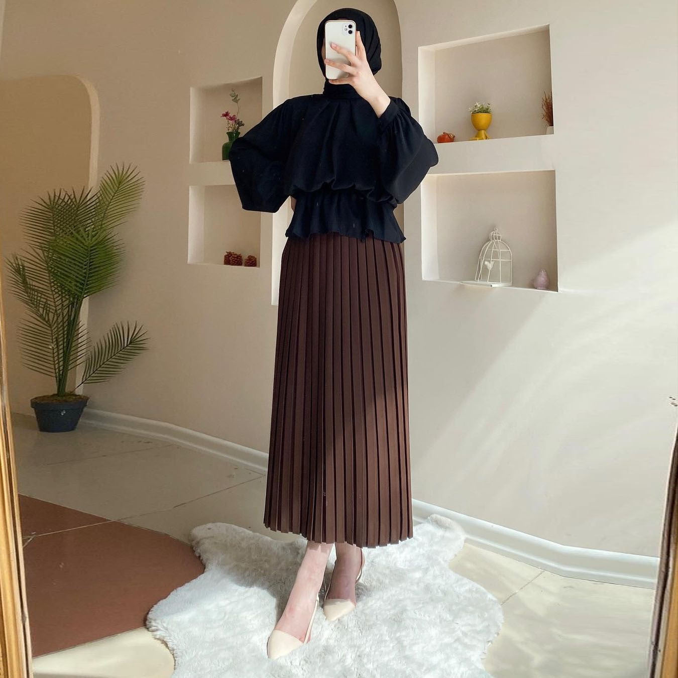 Pleated Skirt Suit with Puff Sleeves | طقم تنورة بليسيه أنيق بأكمام منفوخة
