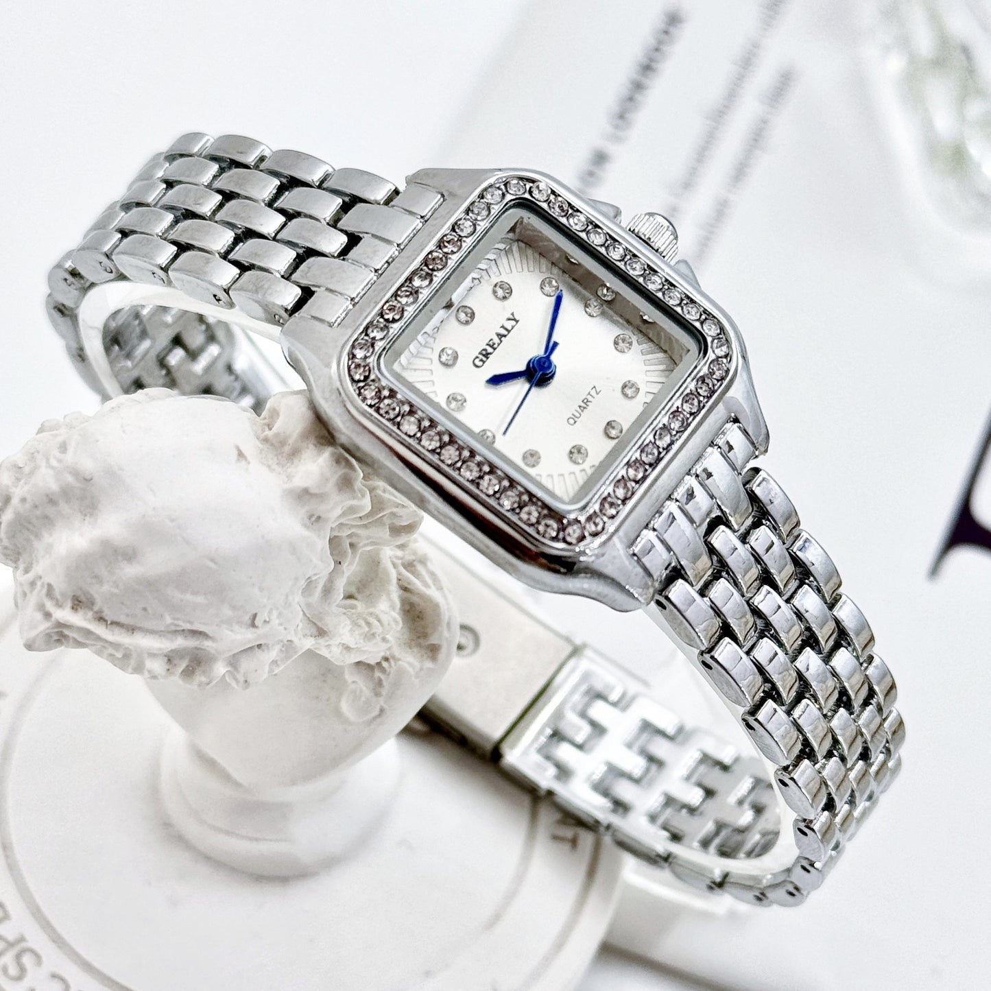 Vintage-Inspired Waterproof Women’s Watch with Diamond Detailing